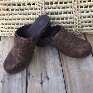 Crocs Sarah Tooled triple comfort clog new!